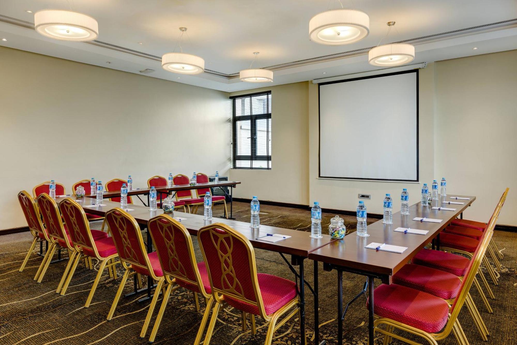 Protea Hotel By Marriott Ikeja Select Lagos Exteriör bild