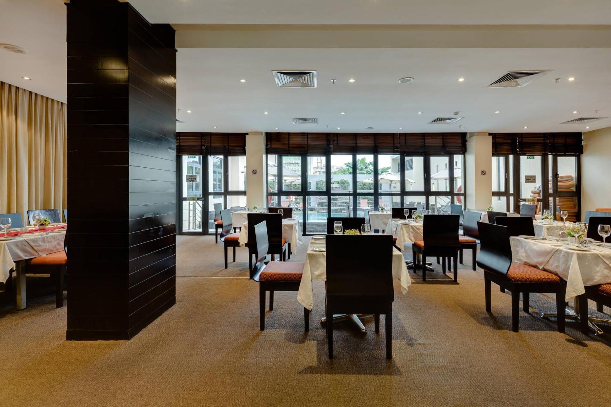 Protea Hotel By Marriott Ikeja Select Lagos Exteriör bild